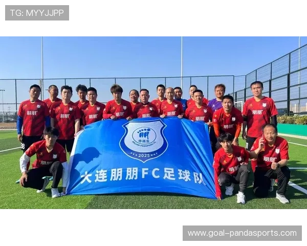 球星化身老顽童再战绿茵演绎别样足球激情