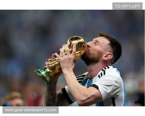 足球传奇球星风采：盘点全球足坛顶级球员精彩瞬间及历史成就