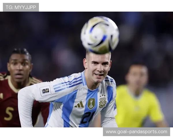 足球场上最腼腆的球星是谁他如何在沉默中展现无与伦比的才华